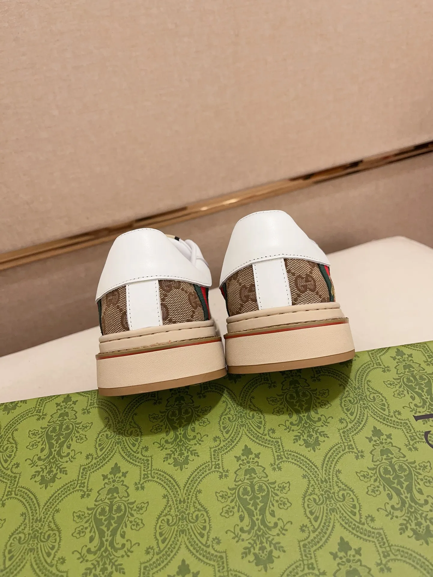 Men's clothing and shoes💰:400💰 (GUCCI) The latest model from the official website 🎁🎁Casual and fashionable men's shoes👟, hot style 💥The version is simple and elegant, exclusive for trendy men. Unique official website latest brand elements 👑Gucci original decoration, fashionable and generous, the fabric is original cowhide ✅sheepskin lining, the official website specifies wear-resistant casual outsole, the classic model is taken in kind at the counter🎬38-44 (45 is not returned or exchanged)